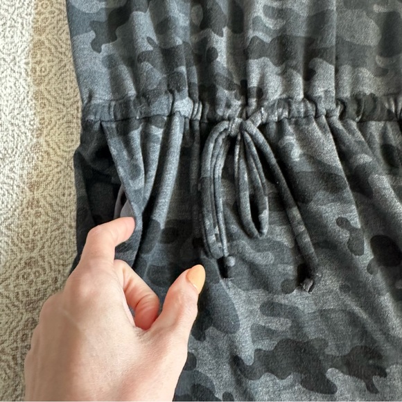 Sundry For Evereve Camo Dress Size 2 - Picture 5 of 8